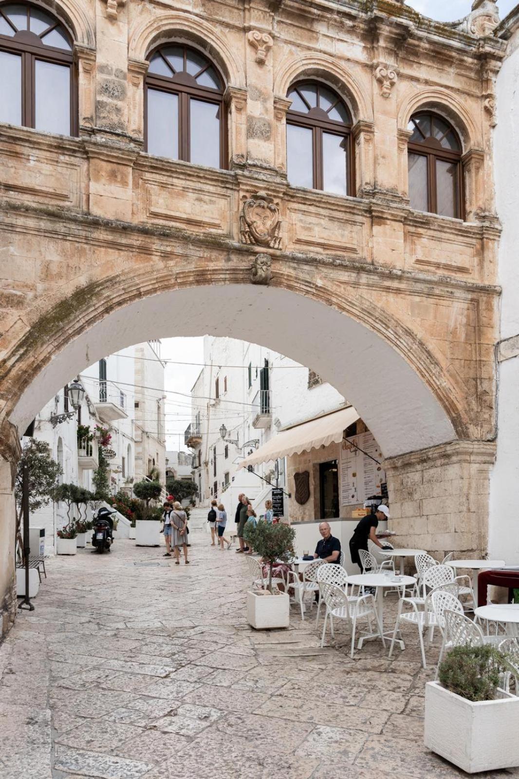 Bed and Breakfast Ca Sotto L'Arco Ostuni Exterior foto